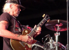 Фото GEORGE LYNCH почтил память Эдди Ван Халена