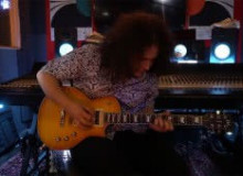 Фото King Falcon "Shake! Shake! Shake!"