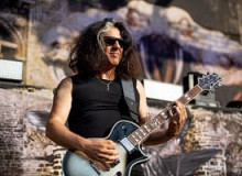 Фото Alex Skolnick в кавере WHITESNAKE